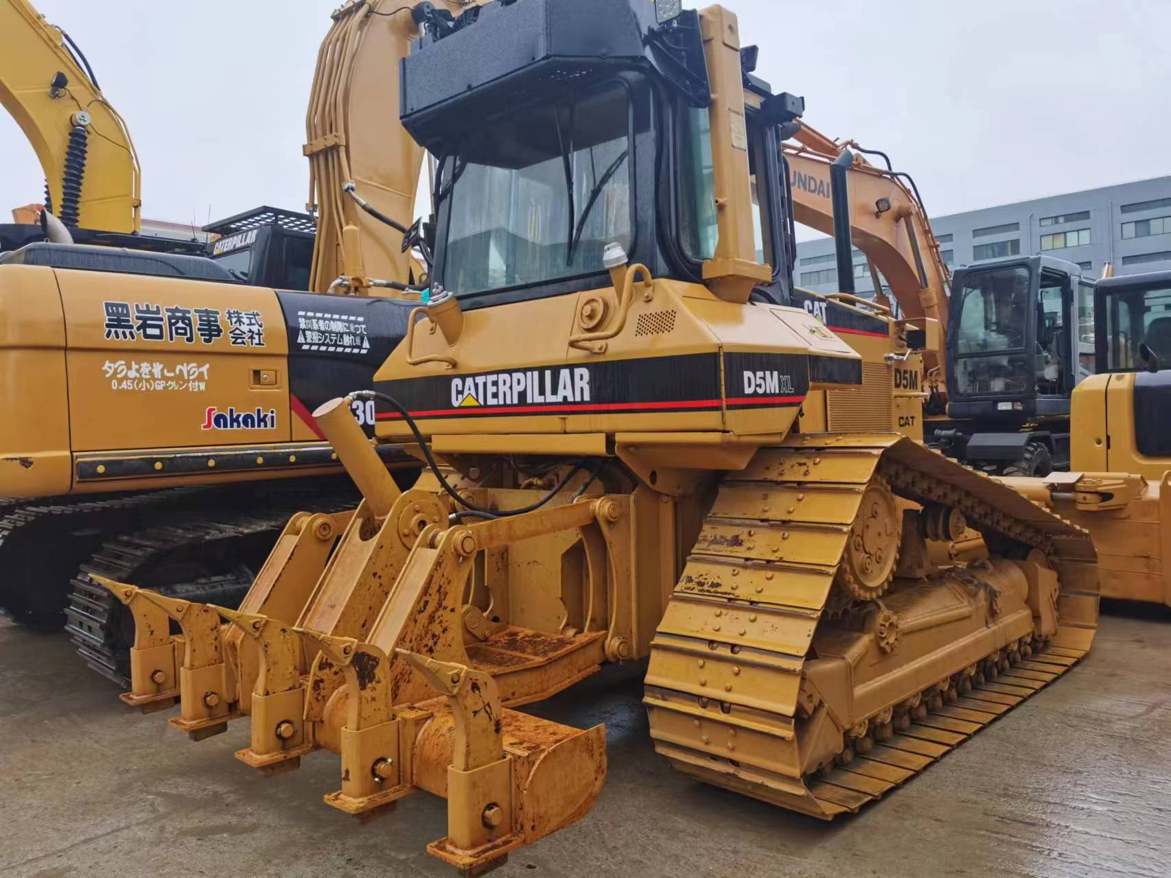 Dozing Capacity 8.6m3 Used CAT D5M Bulldozer Original CAT D5G D5K D5H Crawler Bulldozer
