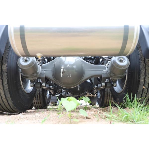 Second Hand Sinotruk HOWO MAX 6X4 460hp LNG Tractor With 2 Reverse Shifts