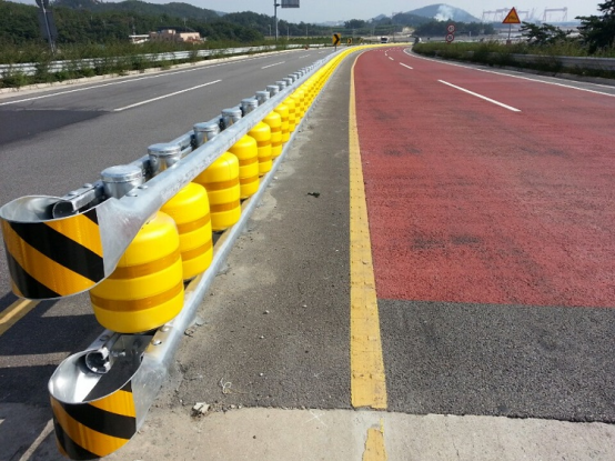 Roadway Traffic Safe EVA Roller Barrier Safety Roller Crash Barrier