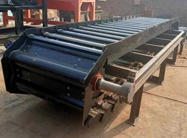 Quality Large Capacity Conveying Hoisting Machine Apron Feeder For Coal for sale
