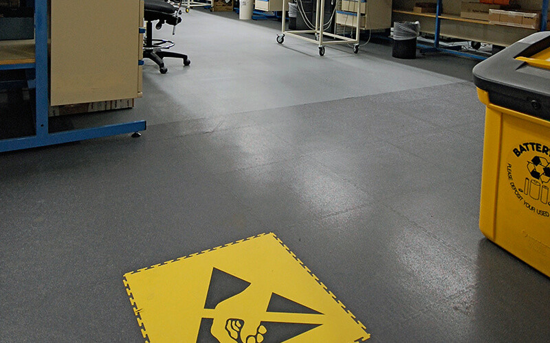 Fire Rating 6.5mm ESD Floor Tiles PVC Conductive Floor Tiles Light Grey Color