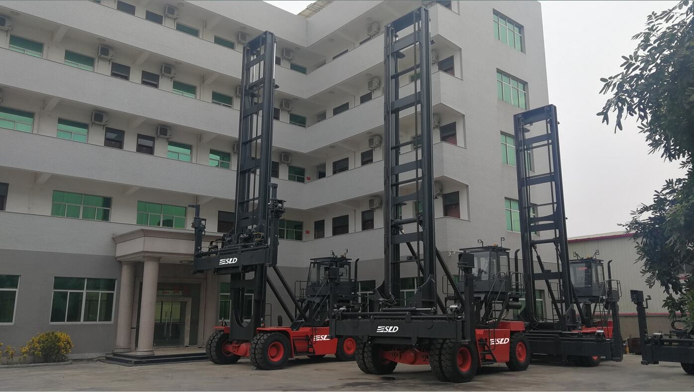 Empty container handler forklift truck