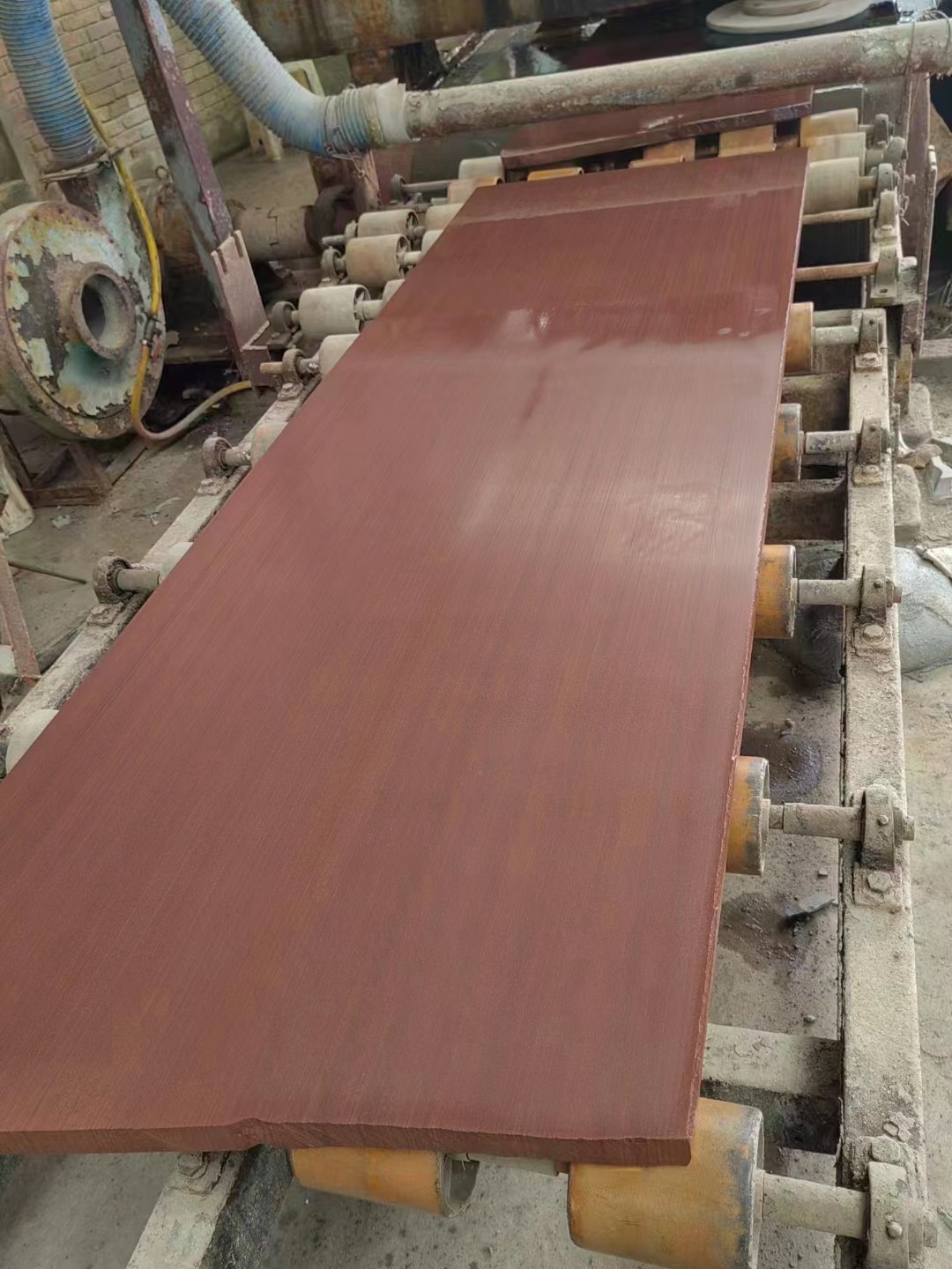 Customized Honed Finish Red Sandstone Paving Slabs With Wood Pattern