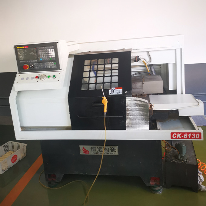Rotating Screw Blades Ceramic Screw Conveyor With High Purity Alumina Weibull Modulus 10-11 M