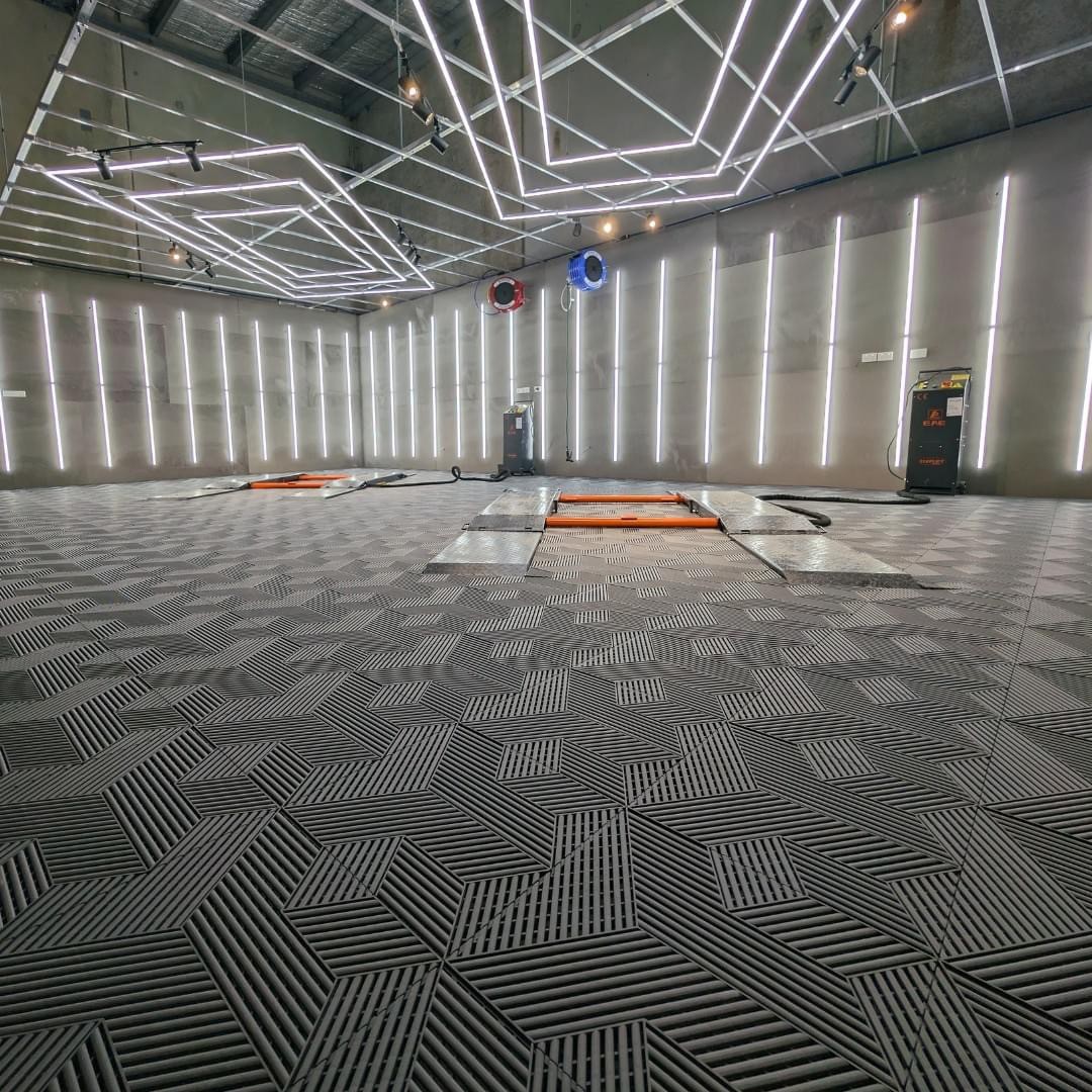Epoxy Garage Flooring Tiles 18mm Thickness Racedeck Garage Flooring