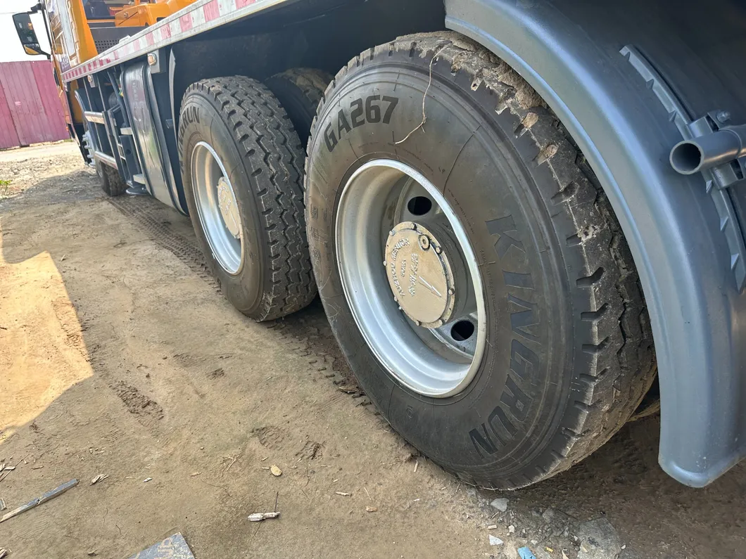 Chinese Factory 25ton Truck Crane Xct25 with Spare Parts Good Quality Crane