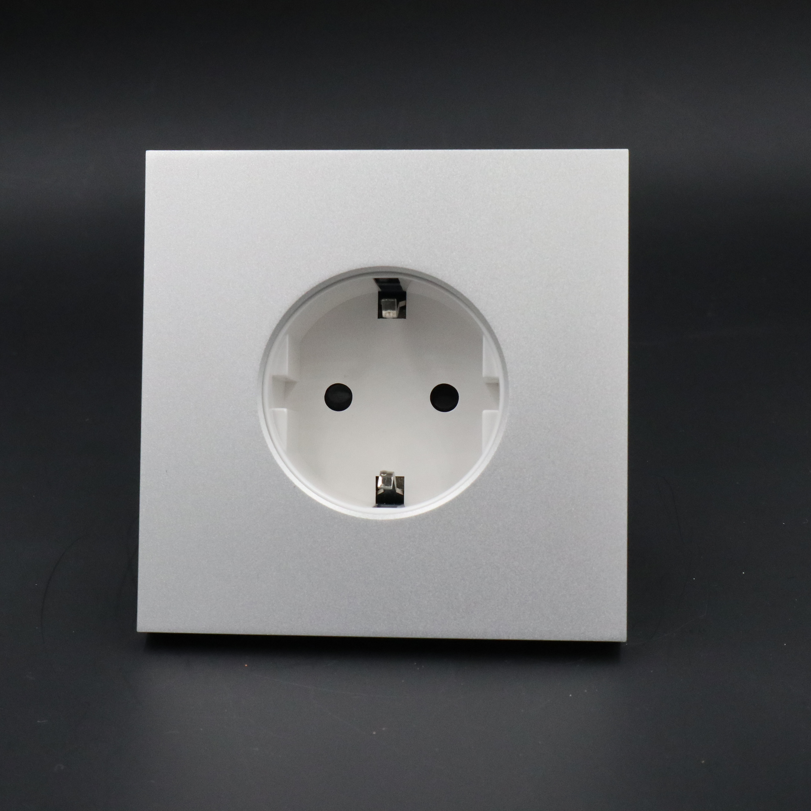 Embedded Soft Card Protective Safety UK Outlet Socket for Industrial Use Wall Socket with US/EU Plug Standard