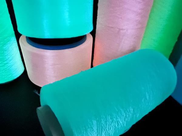 Quality Fluorescent Glow Up Yarn Luminous Polyester Yarn 150D Polyester Glowing Yarn Luminous Yarn for sale