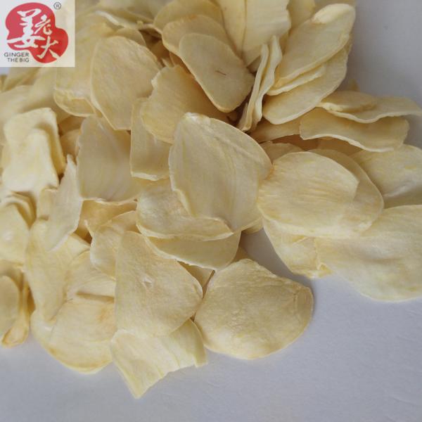 Quality irradiation free Crop Dehydrated Garlic Flakes Without Root for sale
