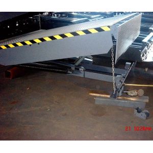 China Industrial Manual Operation Mechanical Dock Leveler With High Strength Steel wholesale