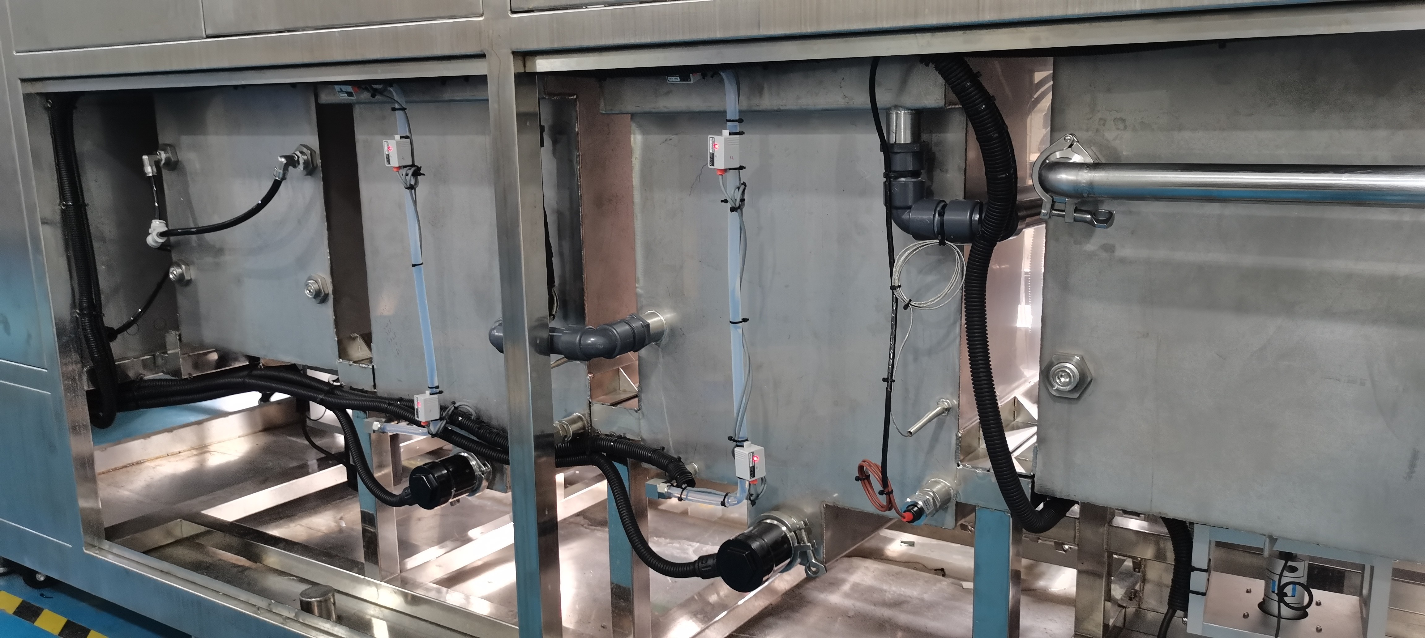 Multi Slot Basket Cleaning Machine Industrial With Rotating Spray