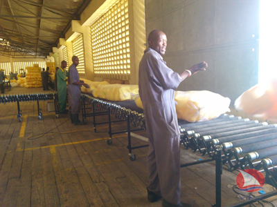 High efficiency conveyor belt flexible telescopic motorized roller conveyor