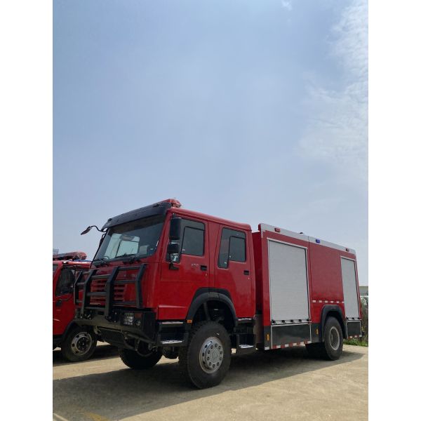 Euro 3- Euro 6 Powerful Fire Truck With High-Capacity Pump System For Fire Fighting