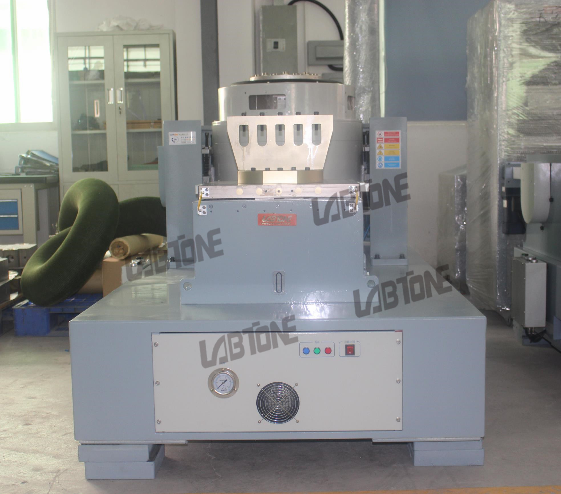 Electrodynamic Vibration Shaker with Vibration Controller and Power Amplifier
