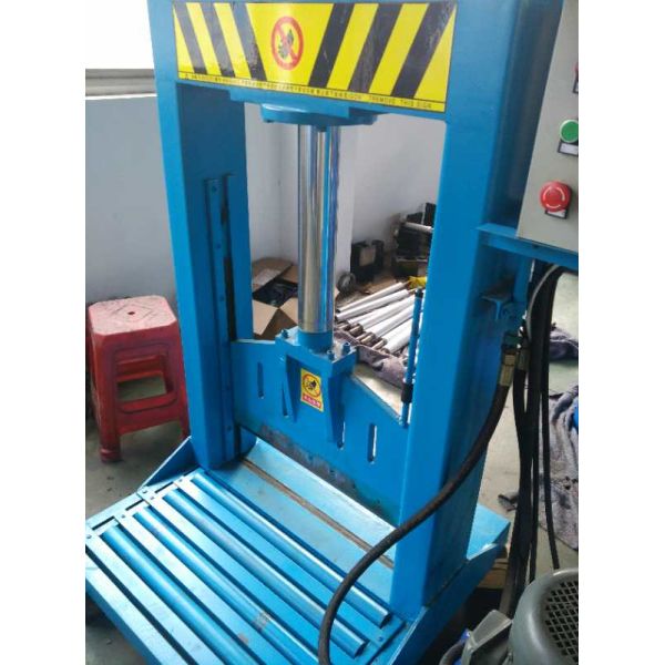 Single Blade Rubber Injection Moulding Machine With Hydraulic Control System
