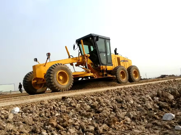 215HP Articulated Frame Assists The Front Wheel Motor Grader Front Blade CLG4215D