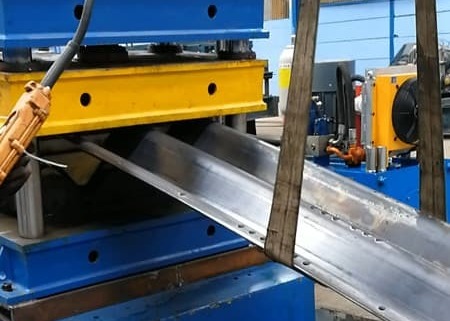 2.5~7mm Raw Material Thickness Corrugation Plate Roller Forming Line For Hot Rolled Steel