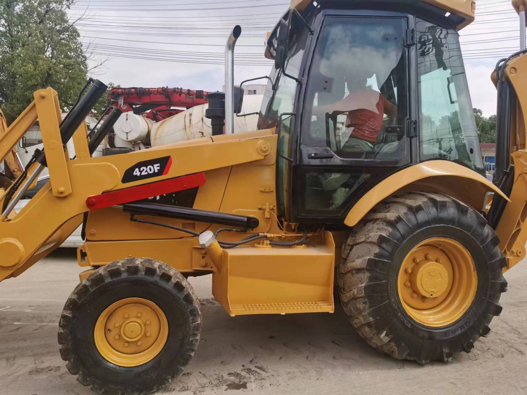 92 KW Caterpillar 420F Backhoe Loader Excavator Versatile and Durable for Construction