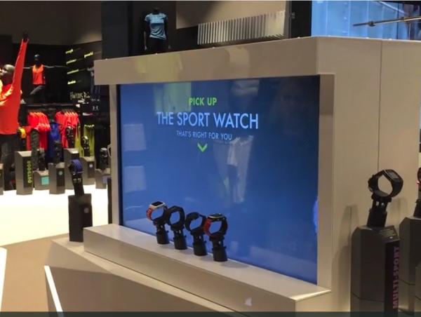 Quality Shopping Interactive Showcase  Interactive Store Displays Customized Color for sale