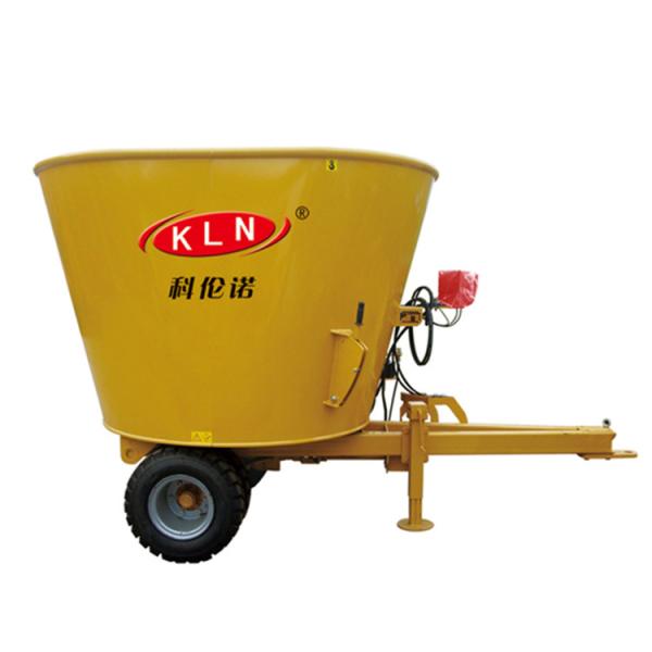 Quality 220v Self Propelled TMR Mixer 1000kg/H Output Cattle Feed Mixture Machine for sale