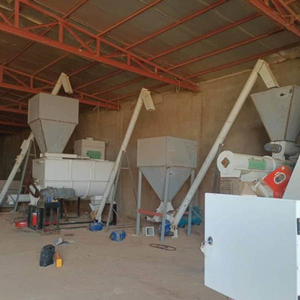 Quality 1-5 Ton Per Hour Capacity Cattale Pig Chicken Animal Feed Pellet Production Line For Big Feed Pellet Produce Plant for sale