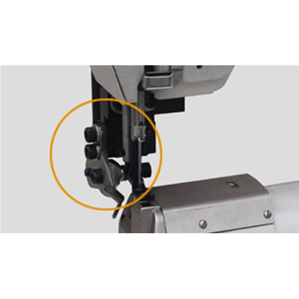 220V 250*110mm Single Needle Sewing Machine With Left Knife