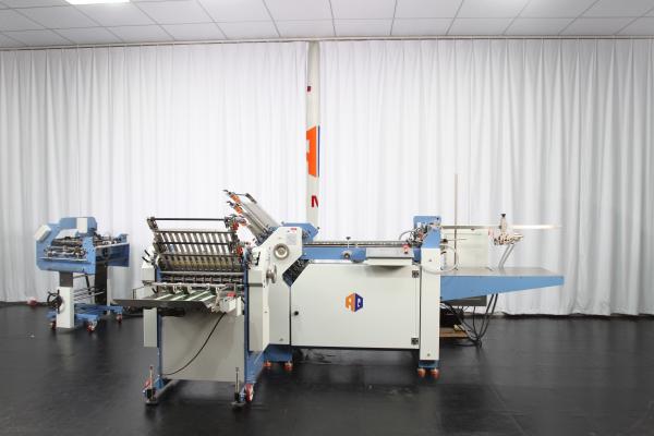 Quality 380V Heavy Duty Paper Folding Machine Nonskid Wear Proof With Three Hole Suction Wheel for sale