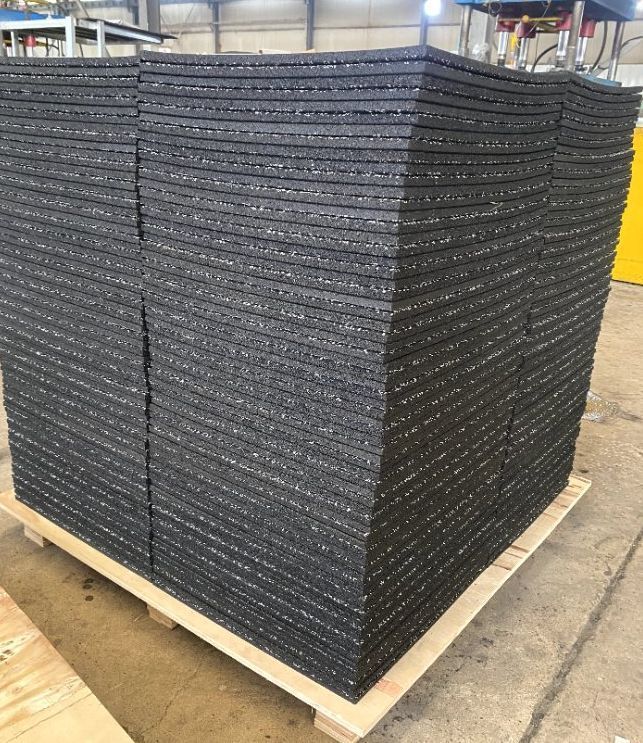 High-Quality Commercial Grade Natural Rubber Floor Tiles for Gym Flooring and Finishes