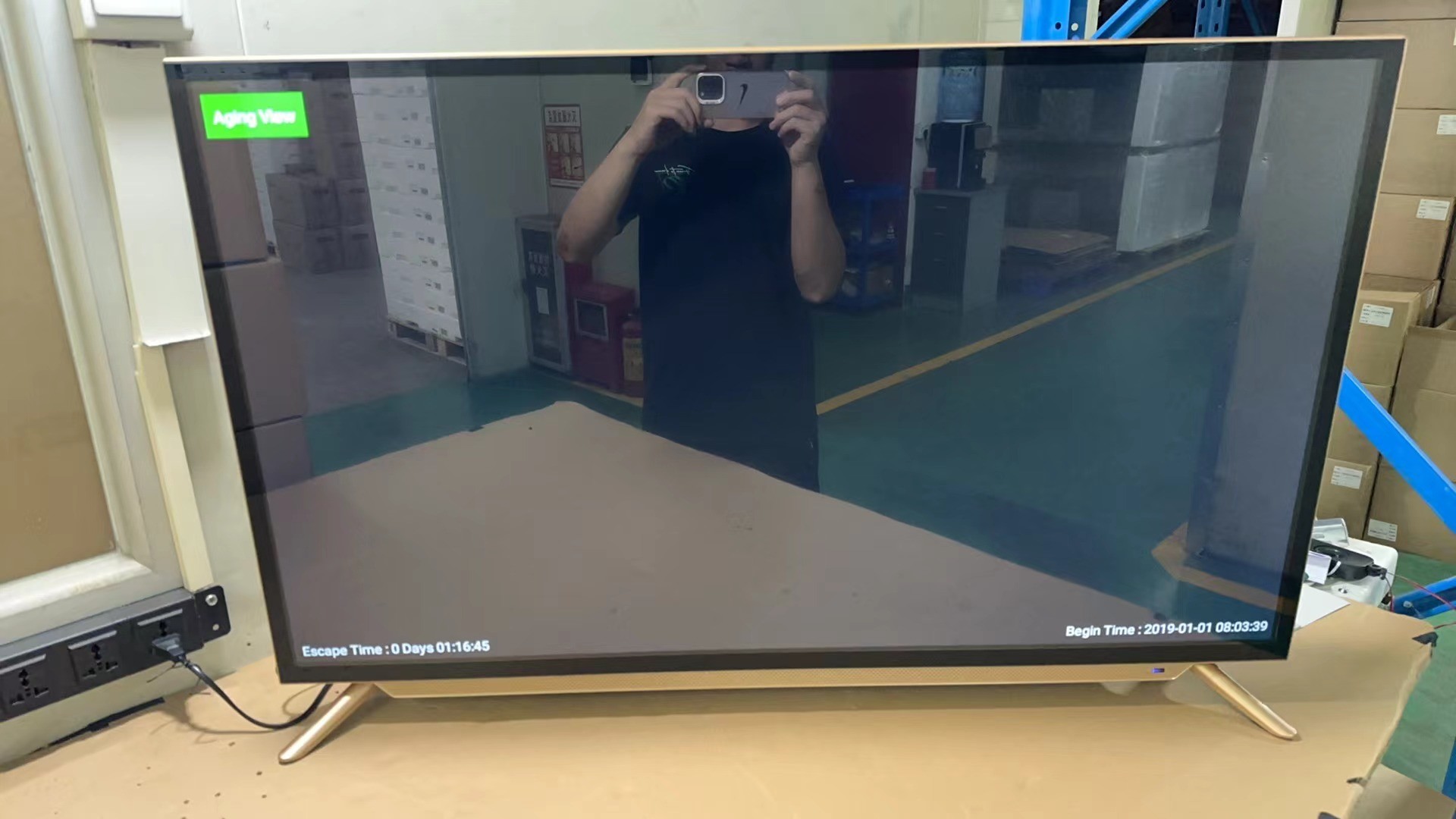 4K Smart LED TV Ultra HD Resolution 65 Inch Led Tv With Gold Bezel Customizable