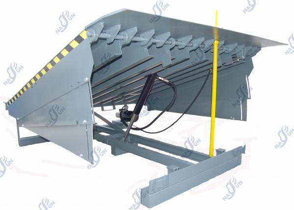 Quality 0.75Kw Electric Hydraulic Dock Leveler 6T 8T 10T 12T Loading capacity for sale