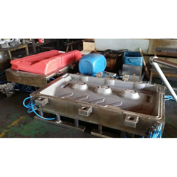 Good Quality Roadblocks Accumulation Type Blowing Shaping Machine