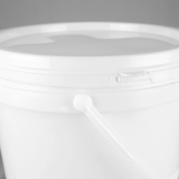 4-Gallon White PP Plastic Paint Bucket with Lid