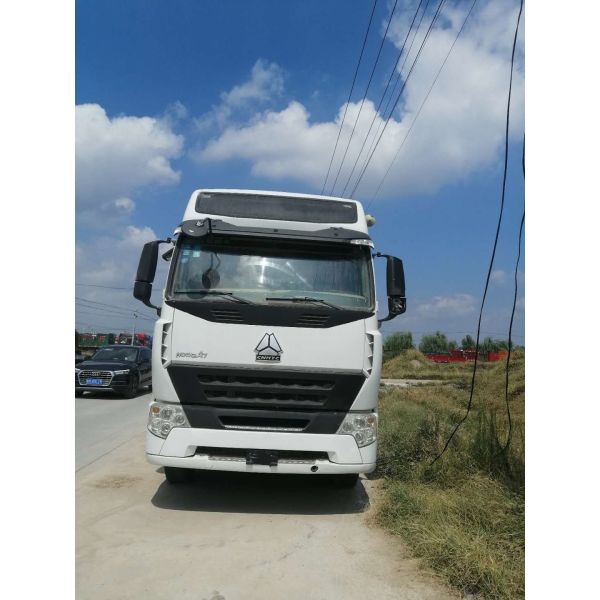 China Sinotruk Howo A7 Tractor Truck Head 6x4 with different colors