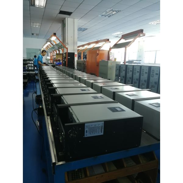 Solar Charge Controller Hybrid Solar Inverter With Touch Display Screen