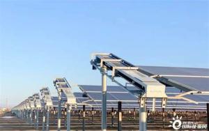 China Import single axis photovoltaic tracking system from Chinese factory + Photovoltaic panel self-cleaning system wholesale