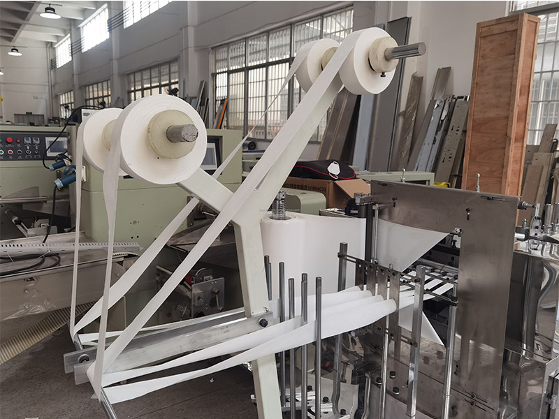 Large Adjustable Sanitary Napkin Packaging Machine Cotton Sheet