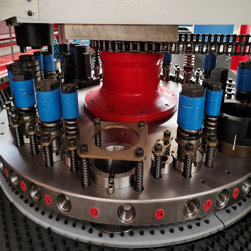 Servo Motor CNC Turret Punch Press 200HPM Industrial Punching Machine