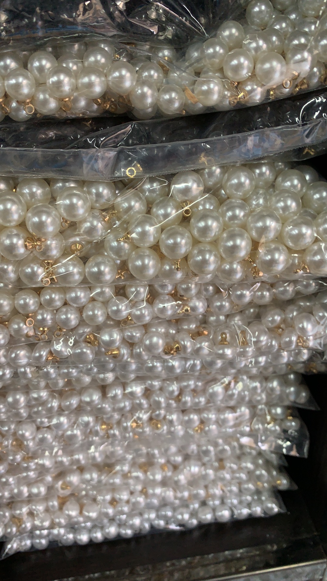 2021 high quality pearl plastic button with shank