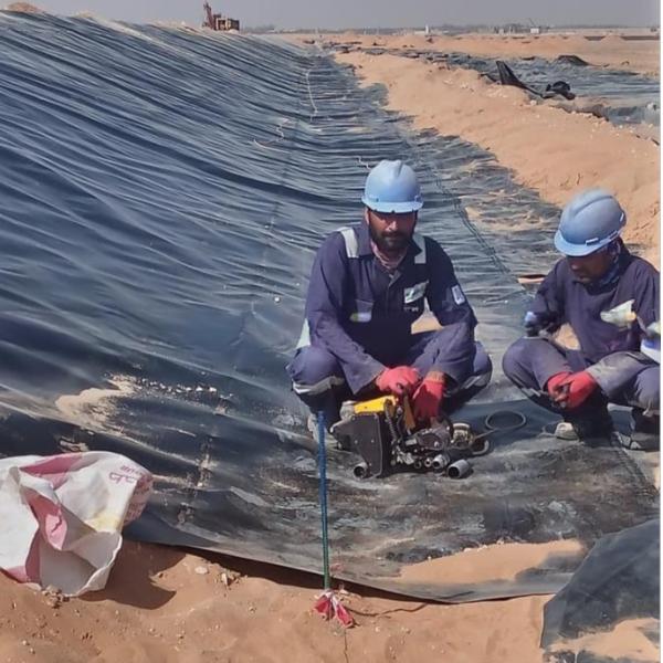 0.2mm-3mm Thickness CE Standard HDPE Geomembrane Sheet for Large Plastic Fish Ponds