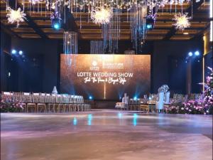 China Indoor P3.91 High Resolution Curve LED Video Wall Hd For TV Studio Stram Video Live on sale