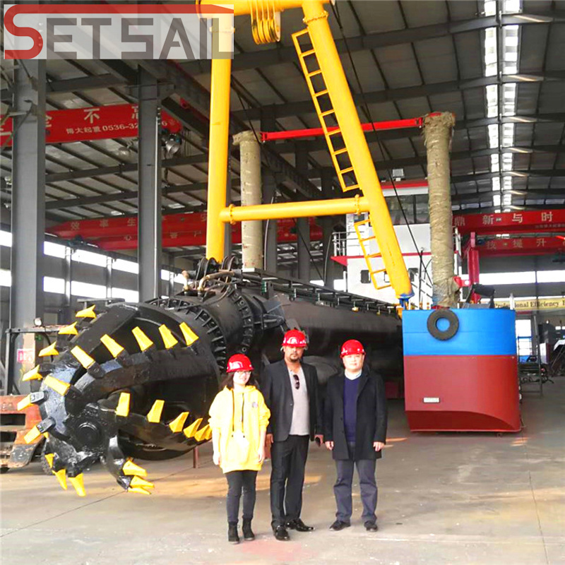 China Factory Customized Hydraulic Cummins Engine Dredger for River Sand