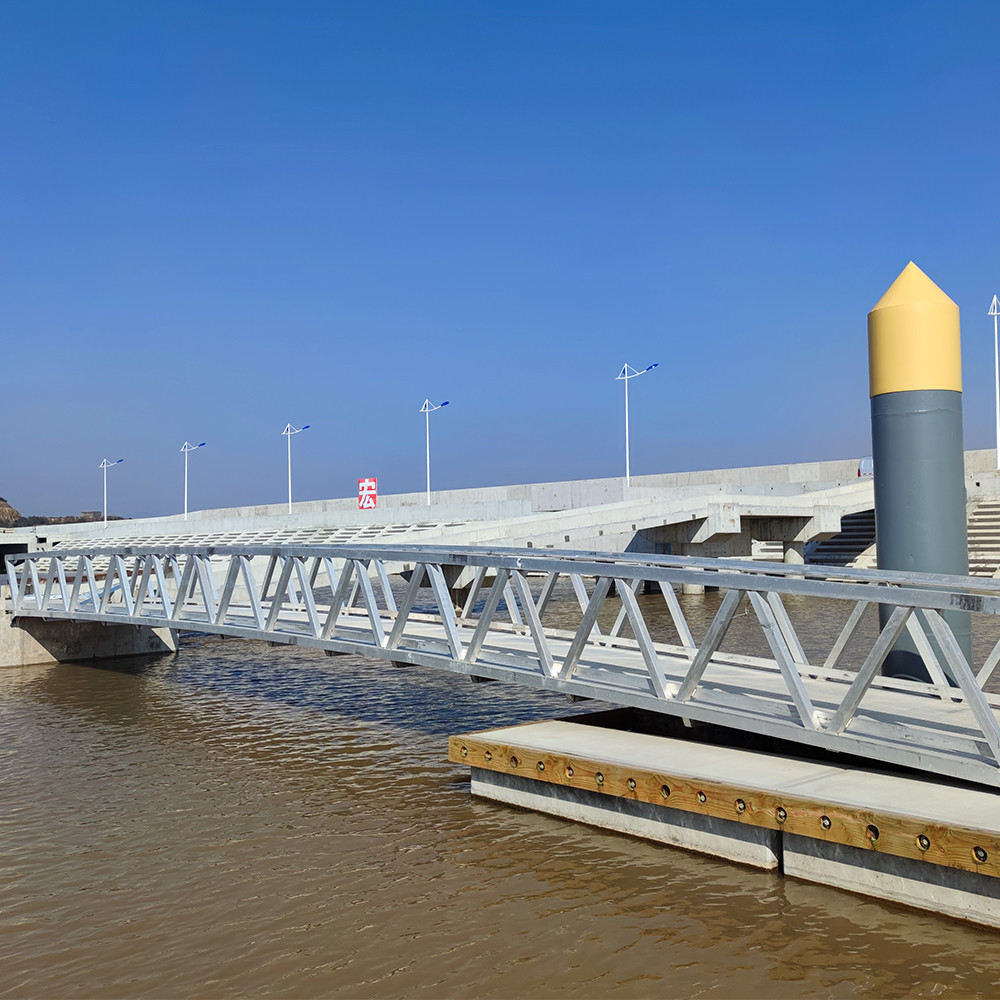 Aluminum Alloy 300kgs/sqm Gangways Marine Aluminum Gangways With Silver Color