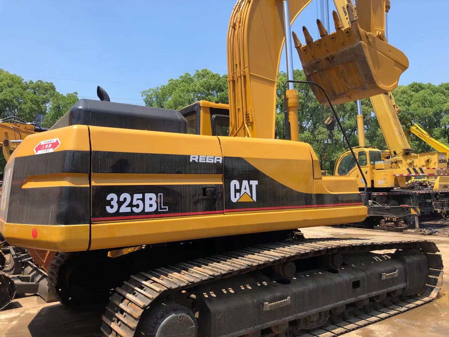Cat325BL Crawler Excavator from with 3M³ Bucket Capacity and 4001-6000 Working Hours
