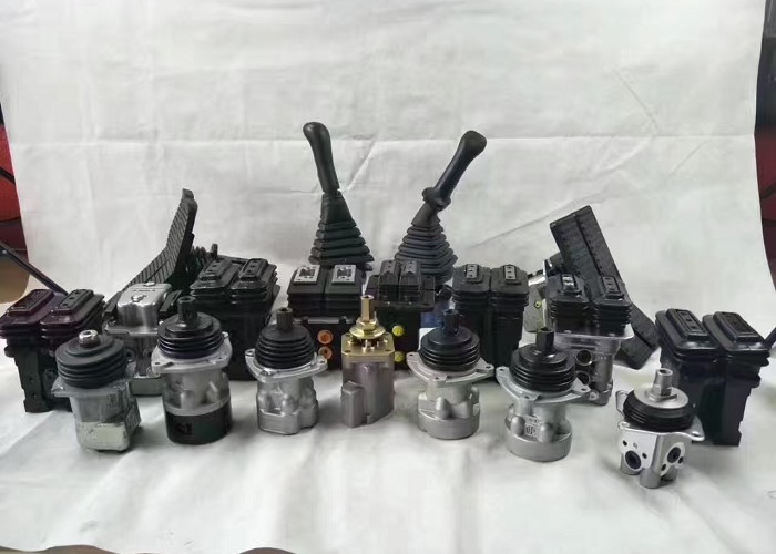 1727766 1727767 Excavator Water Pump 2P0662 2P0661