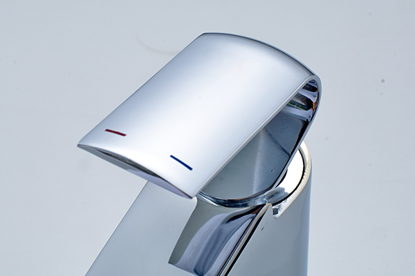 CUPC Single Handle Bathroom Basin Faucets Surface Chromed ROVATE CE Compliant