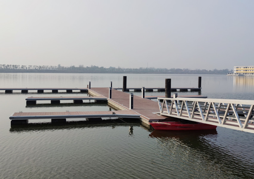 Aluminum Alloy 300kgs/sqm Gangways Marine Aluminum Gangways With Silver Color
