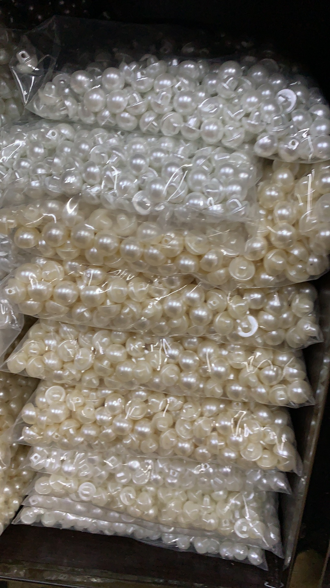 2021 high quality pearl plastic button with shank