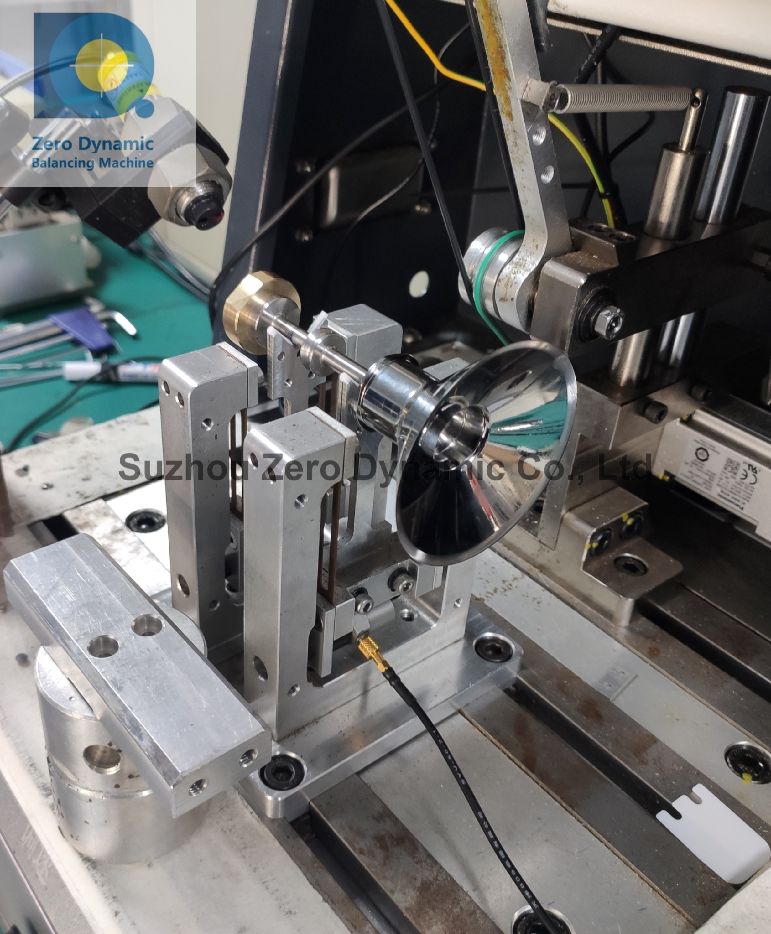 Soft Bearing Rotor Balancing Machine High Precision Belt Drive Rotor Balancer