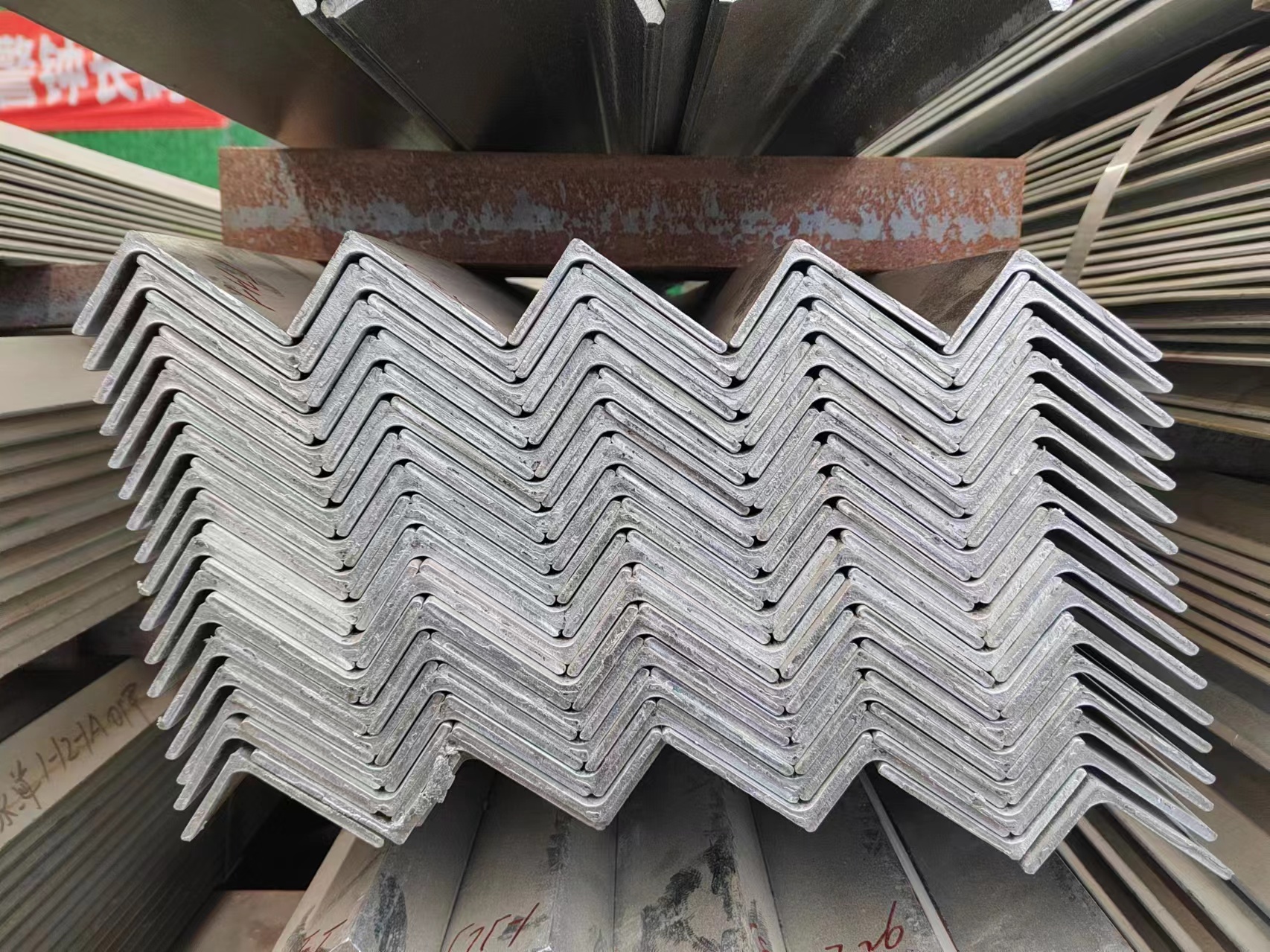 Invoicing by actual weight Hot dip galvanized unequal Angle steel Tolerance ±1%