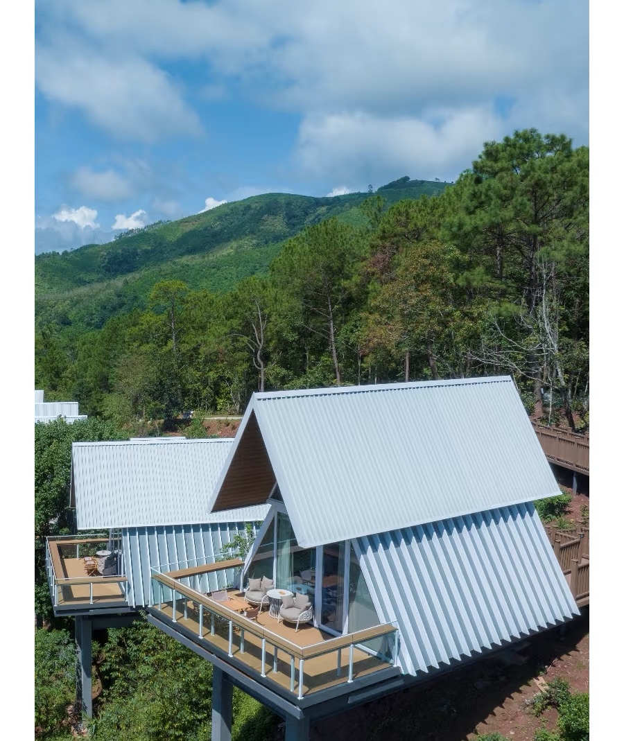 Sturdy Steel Structure Triangular Glamping House, Modern Customizable Luxury Prefab Unit for Outdoor Campsite Construction